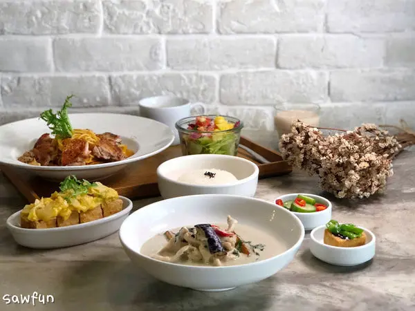 【台北美食】 櫻桃小鎮 民生店 民生社區 民生圓環的歐式小花園餐廳 異國風味料理 主打泰式簡餐 義大利麵 姊妹家庭聚餐 飲料無限暢飲 不收服務費