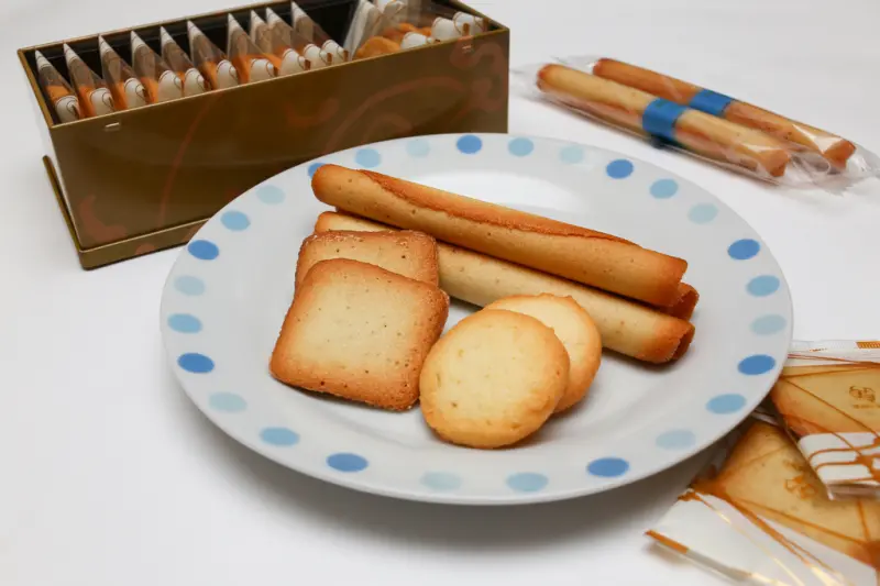 
【YOKU MOKU - 喜饌三拼禮盒】日本空運進口，質感鐵盒包裝送禮超體面，雪茄蛋捲美味不在話下！
