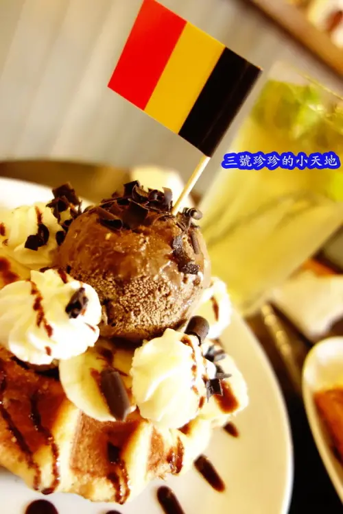 MR.PAPA WAFFLE&CAFE 比利時鬆餅專賣店。一口咬下酥脆鬆軟的幸福滋味。