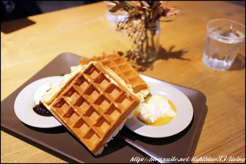 [ 六張犁站美食 ] 多麼 Cafe+～必點雙醬鬆餅，美味用心的沾醬讓人回味無窮