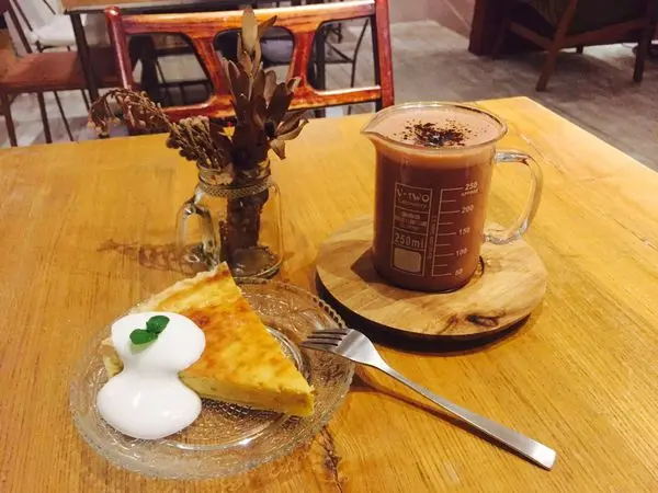 捷運六張犁站✿多麼cafe+✿ 幽靜美麗的深夜咖啡館