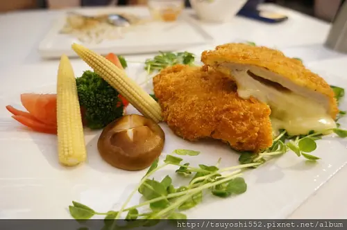 台北~試吃《法式超大爆漿藍帶豬排》鬆餅公主 Cafe ღ* Muffin Princess‧攻陷你我的心