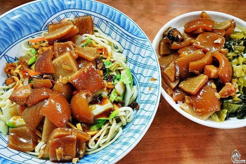 『苗栗。南庄』 南庄老街散策  松鶴小吃店 推薦必吃豬皮飯、勾勾麵  /桂花朵朵  桂花綜合冰 消暑又香甜。