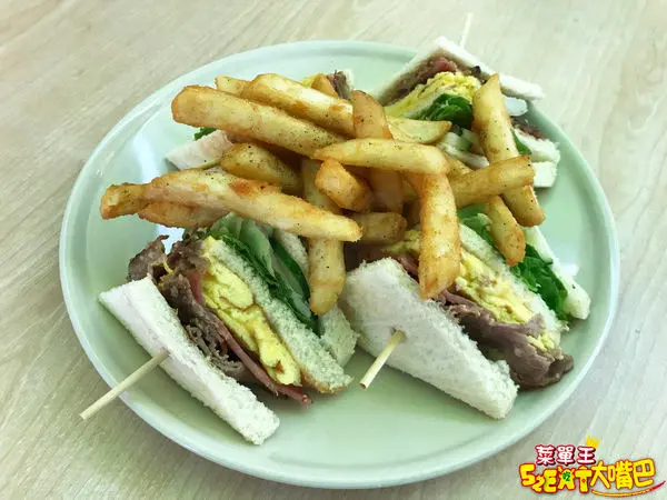 台中大里美食早午餐》晃點早餐菜單價位大公開！學生族群早餐的第一首選～台中大里必吃美食小吃餐廳推薦。