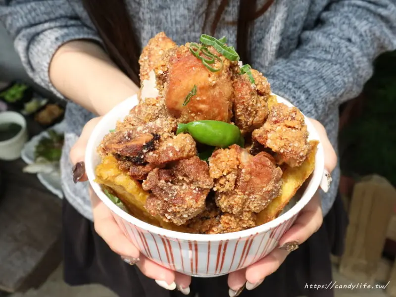 台中美食│超大份量，讓人飽到不要不要的小莊壽司，繼超大豬排，又來個超浮誇棒棒腿蓋飯，每日限量！