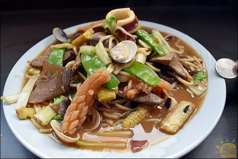 台中大里平價美食推薦。南門蒸餃。料多味美大份量高cp值。菜色多天天吃都不膩。推薦麵食、蒸餃