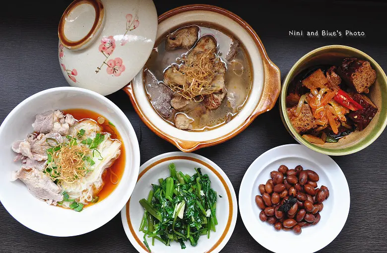 【台中大里蒸餃】南門蒸餃，大里美食小吃，大推超高CP值$190套餐:煲湯+麵線+燙青菜+小菜，豪華海鮮炒麵料超級豐盛!CP值高到想問老闆你賺甚麼