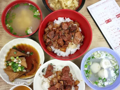 【台中美食】向宏魯肉飯，東海大學學生必吃美食！東海夜市內二十年不變的古早味小吃店。