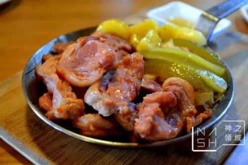 [台北北海岸美食] Nash 吃 三芝煙燻小棧 德國豬腳配啤酒超好吃