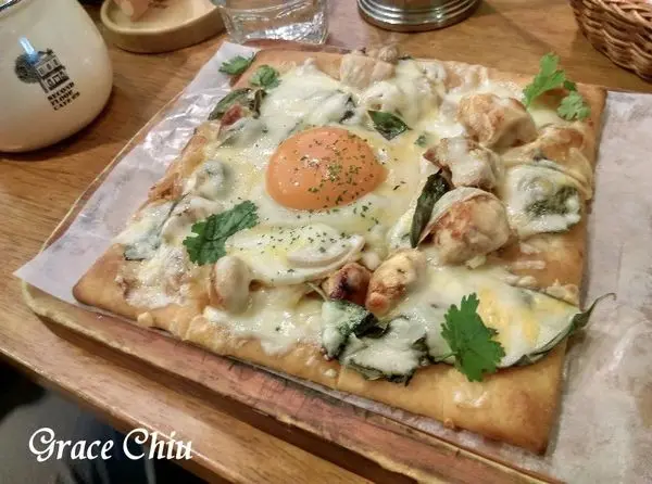 Second Floor Cafe	貳樓餐廳(微風台北車站店)