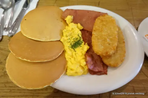 【台北中正】貳樓Second Floor Cafe（微風台北車站）－超大份量的鬆餅早午餐！