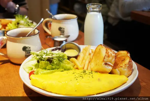 【微風台北車站美食】貳樓餐廳 Second Floor Café，早午餐美味，份量和心意飽滿，水準一流！