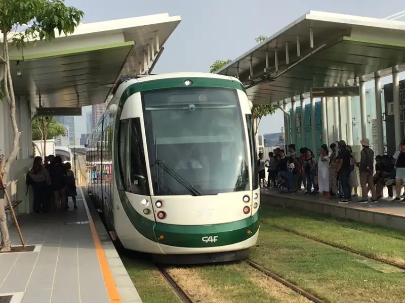 高雄景點˙駁二藝術特區、駁二市集、輕軌、大義公園