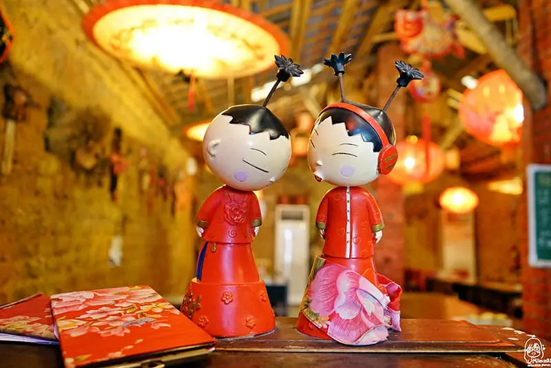 『台中。沙鹿』 日日是好日土角厝庭園餐廳-古早味台味流簡餐火鍋創意料理，份量超值又好吃。童玩庭園趣味小遊戲好拍又好玩。傳統土角厝餐廳冬暖夏涼，古早味料理台味十足，沙鹿懷舊風主題餐廳。