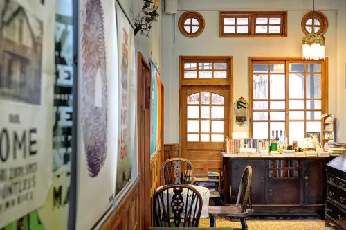 雲林虎尾【厝沙龍】，歌德維多利亞建築結合藝文與咖啡的獨立書店!