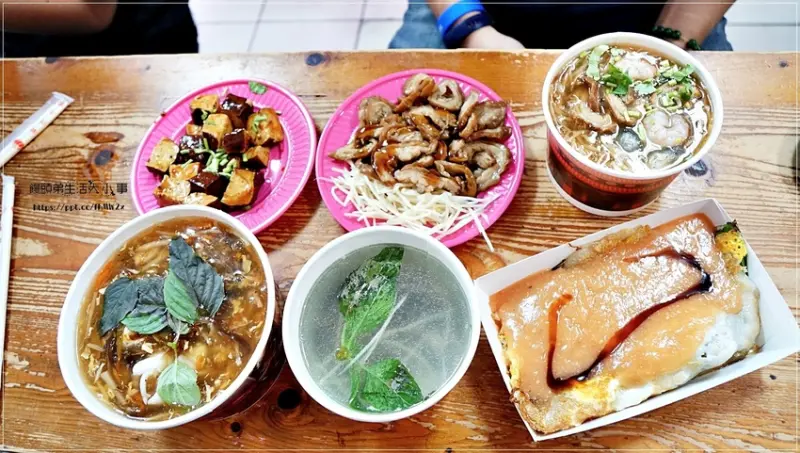 【台中美食】大甲媽蚵仔麵線～食尚玩家特別推薦，平價美食，大甲媽蚵仔麵線、蚵仔煎、蚵仔湯、大腸，都好吃