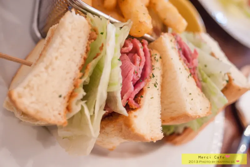 【新北板橋_遠東百貨】Merci cafe♥隱藏巷弄內的平價人氣早午餐,鬆餅意外的好吃♥