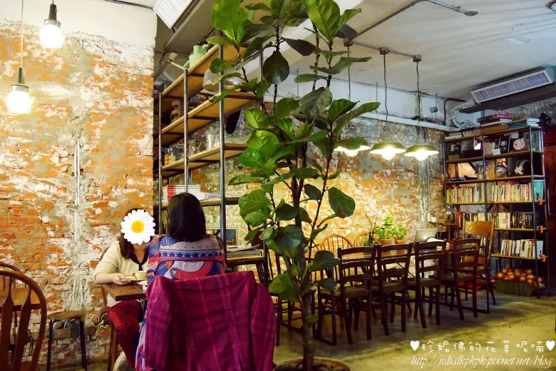 【新北-板橋區】用餐環境溫馨有特色,店內好拍、餐點也好吃的「Merci cafe」