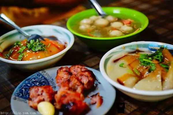 【苗栗。苑裡】金光肉圓。魚羹＆苑裡臭豆腐。傳統簡單的老店小吃
