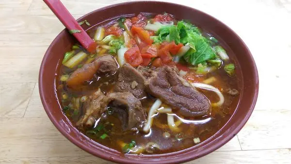 鴻興餃子館：超讚的番茄牛肉麵(苗栗)