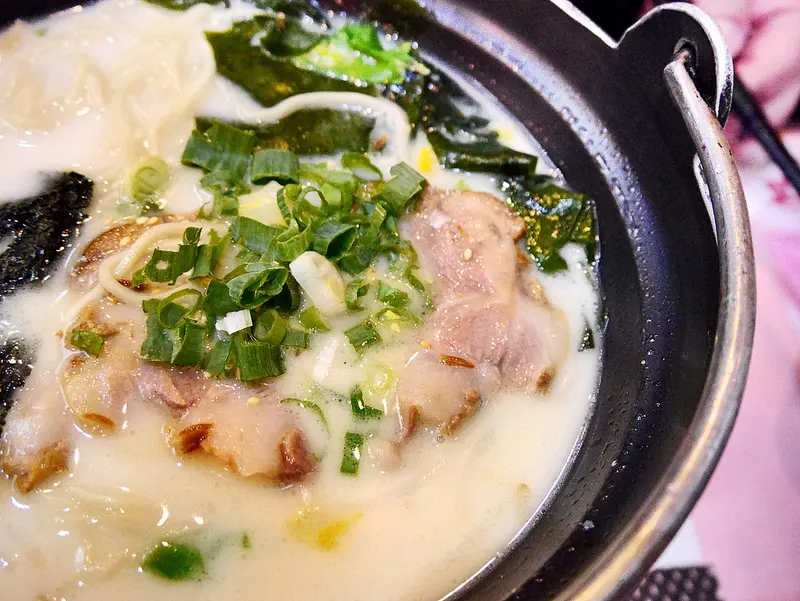 濃郁豚骨湯的博多拉麵