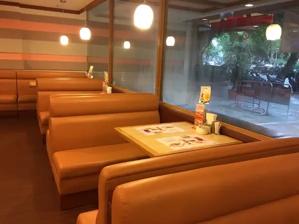 ROYAL HOST樂雅樂家庭餐廳(敦化店)        
      