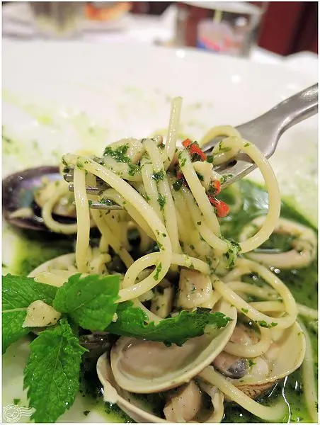 【星羽愛美食-龍潭】龍潭大池秘境步道邊，中高價位紅磚屋漂亮餐廳，環境美餐點好吃，可惜服務待加強~藍月莊園。