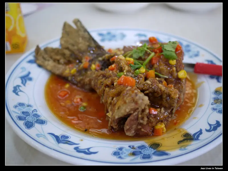 [金蘭活魚餐廳] 草魚, 烏鰡新鮮就是好美味, 活魚33吃~