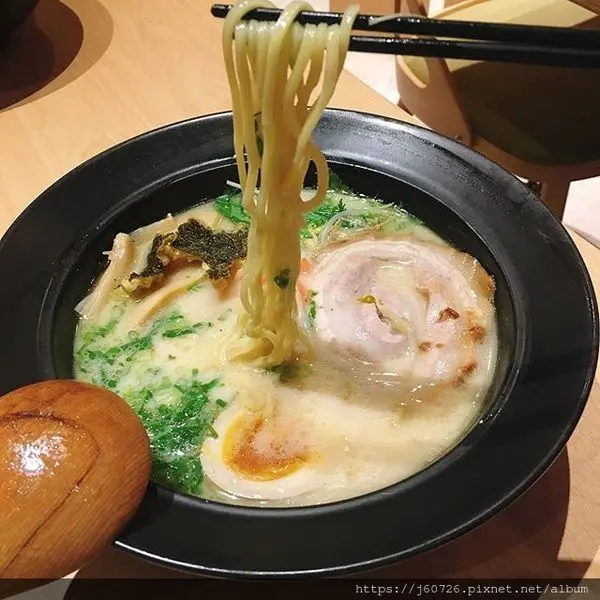 【台北大安/美食】東區平價豚骨拉麵★依照客人喜好量身打造專屬拉麵★樂麵屋 忠孝店|近忠孝敦化站|