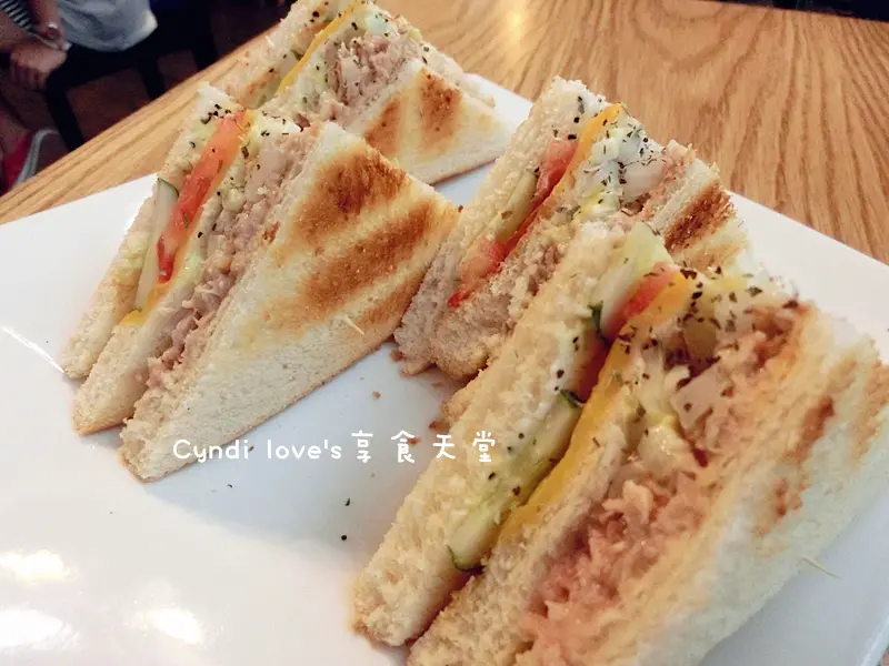 桃園咖啡廳│只是光影。復古悠閒朋友情侶聚餐好選擇!!!輕食下午茶咖啡!!!還有可愛貓咪!!!﹝桃園平價咖啡廳、氣氛餐廳﹞