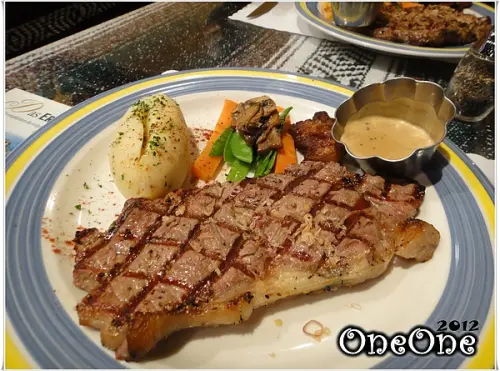 ❤老外老闆的鮮切現秤牛排❥食在新竹。The BBQ House 紐約客&肋眼牛排