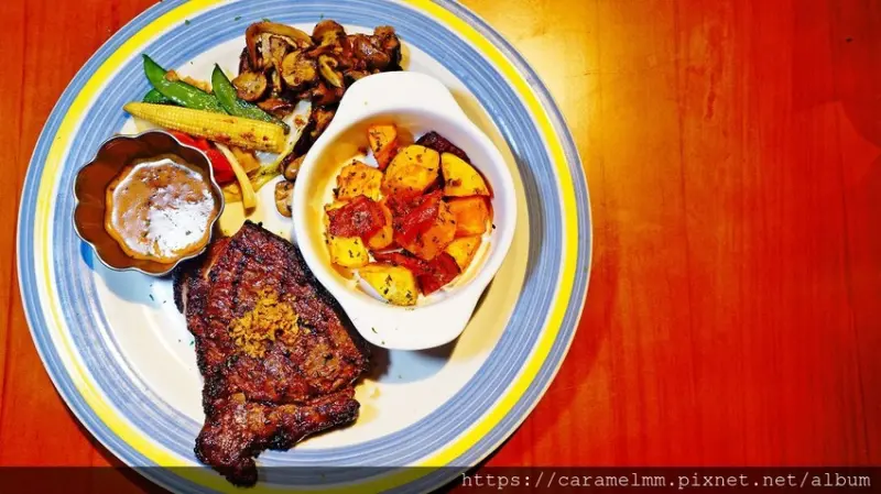 【新竹東區】The BBQ house 以克計價 頂級牛排現切現烤 獨創配菜 特製醬汁 新竹牛排推薦 文附菜單 東大路美食