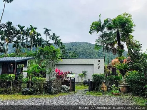 [花蓮民宿推薦]潭心閣房間篇/我的房間外面真的有小河還可以餵錦鯉/民宿價格VILLA享受/