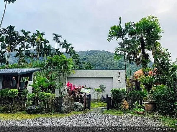 [花蓮民宿推薦]潭心閣房間篇/我的房間外面真的有小河還可以餵錦鯉/民宿價格VILLA享受/