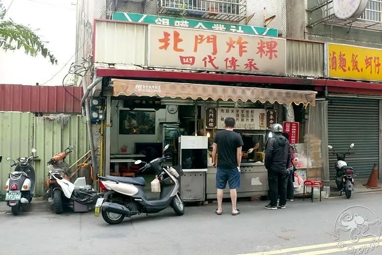 新竹古早味小吃攤【北門炸粿】四代傳承百年老店，傳統下午茶點心！每樣價位$12元至17元，吃再多都不用在意價格，放心點就對了！