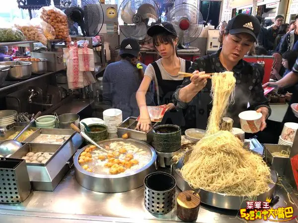 新竹美食炒米粉肉圓》阿城號炒米粉菜單價位大公開！相傳百年超彈牙古早味炒米粉~推薦炒米粉、肉圓、魷魚肉羹。