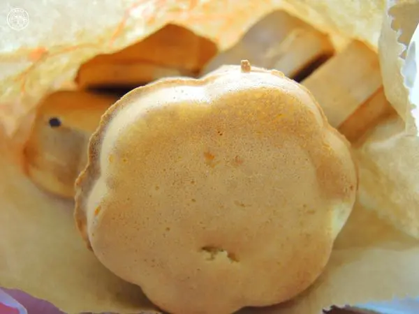 呷飽祙【新竹･火車站前梅花雞蛋糕】要好好被老闆使喚阿