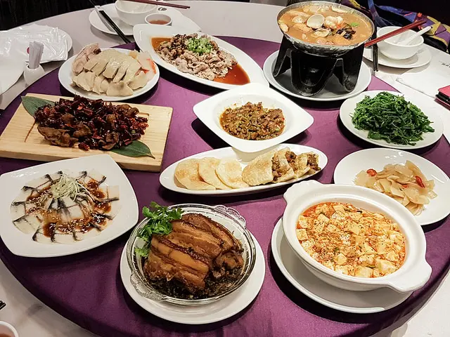 【桃園 美食】川菜老字號玩年輕梗 福利川菜兩人也能吃