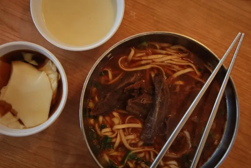 新竹牛肉麵美食/新竹好吃的5家牛肉麵，人氣爆表的牛肉麵，你最愛哪一家？ - Ann‧榜哥‧生活事務所