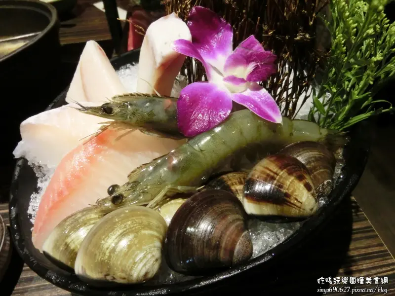 《美食推薦》【桃園】恆八味屋日式火鍋專賣店。桃園藝文特區美食 超人氣必點日式白湯挑逗你的味蕾 桃園必吃美食推薦