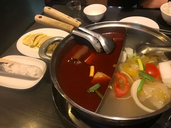 [食]桃園 夫妻肺片麻辣火鍋 入味的鴨血不能續好可惜吃不夠
