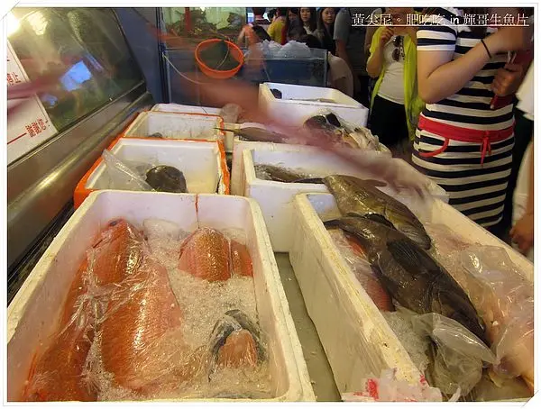 屏東恆春鎮=<食>蝦毀!!!生魚片這麼厚 輝哥 安內丟嗎?  輝哥生魚片=