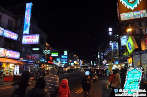 墾丁大街：陸客聚集的觀光夜市