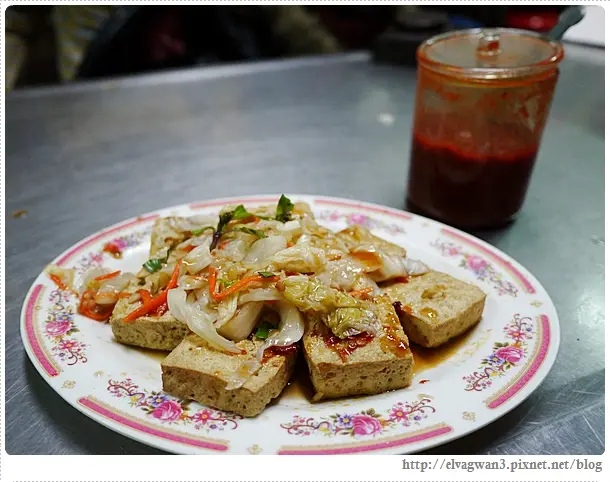 [台東] 林家臭豆腐 -- ☆銅板美食☆ 台東人氣小吃--怎麼吃都酥脆的迷你臭豆腐