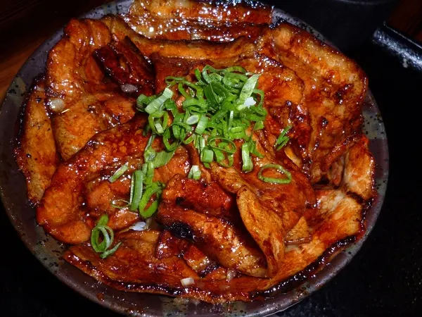 燒肉大碗又滿意--信義威秀二樓的燒丼株式會社