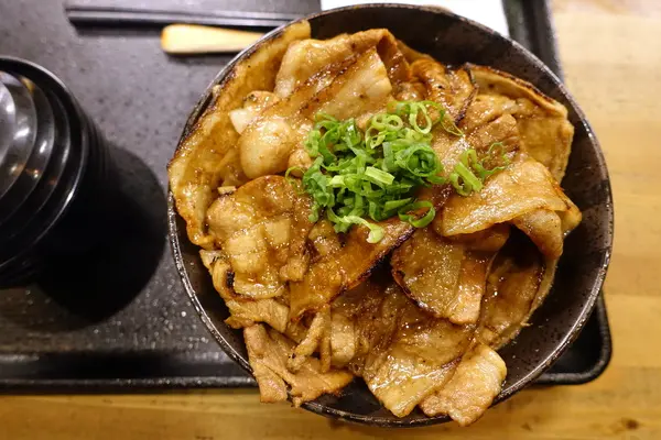 (胖樺食記)台北信義威秀商圈「燒丼株式會社」,好吃燒肉丼飯/捷運象山站/台北101世貿站