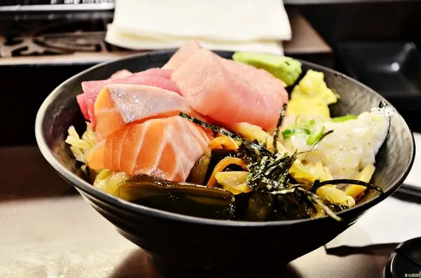 幾乎每道菜都凸槌，老實說，讓我蠻失望的 ！！ -- 築地鮮魚