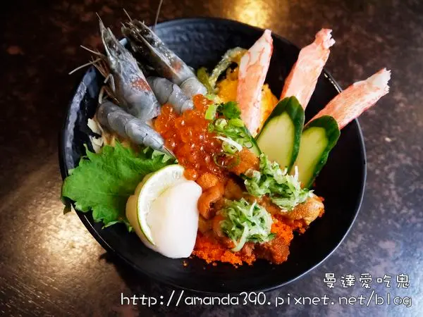 【新竹食記】東區 築地鮮魚 ● 平價澎派生魚片丼好好食 ● 開在新竹這價位也太佛心了吧！ ❤❤