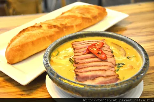 what?! 咖哩也能佐法國麵包!!!