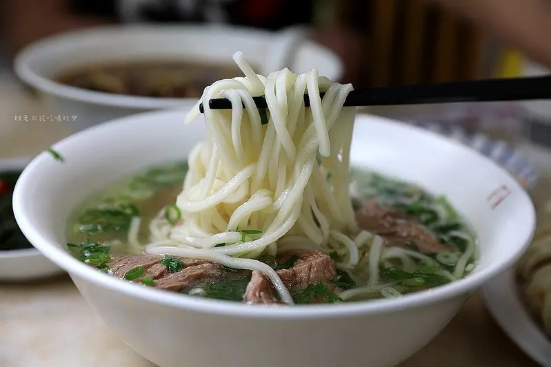 傳說中來自宮廷秘方飄香41年的老字號牛肉麵，米其林必比登榜上有名